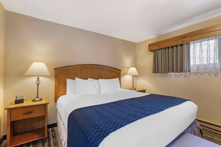 Room 10 of 76